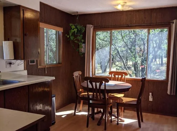 Ramsey Canyon Cabins *